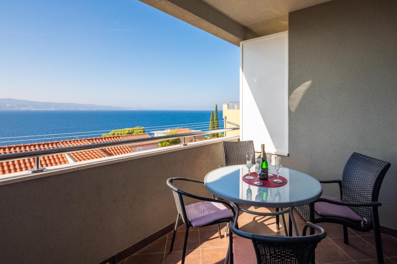 Apartments Ivan Omis Exterior photo