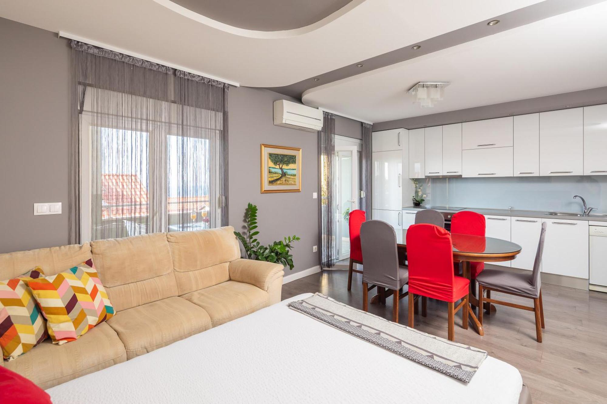 Apartments Ivan Omis Exterior photo