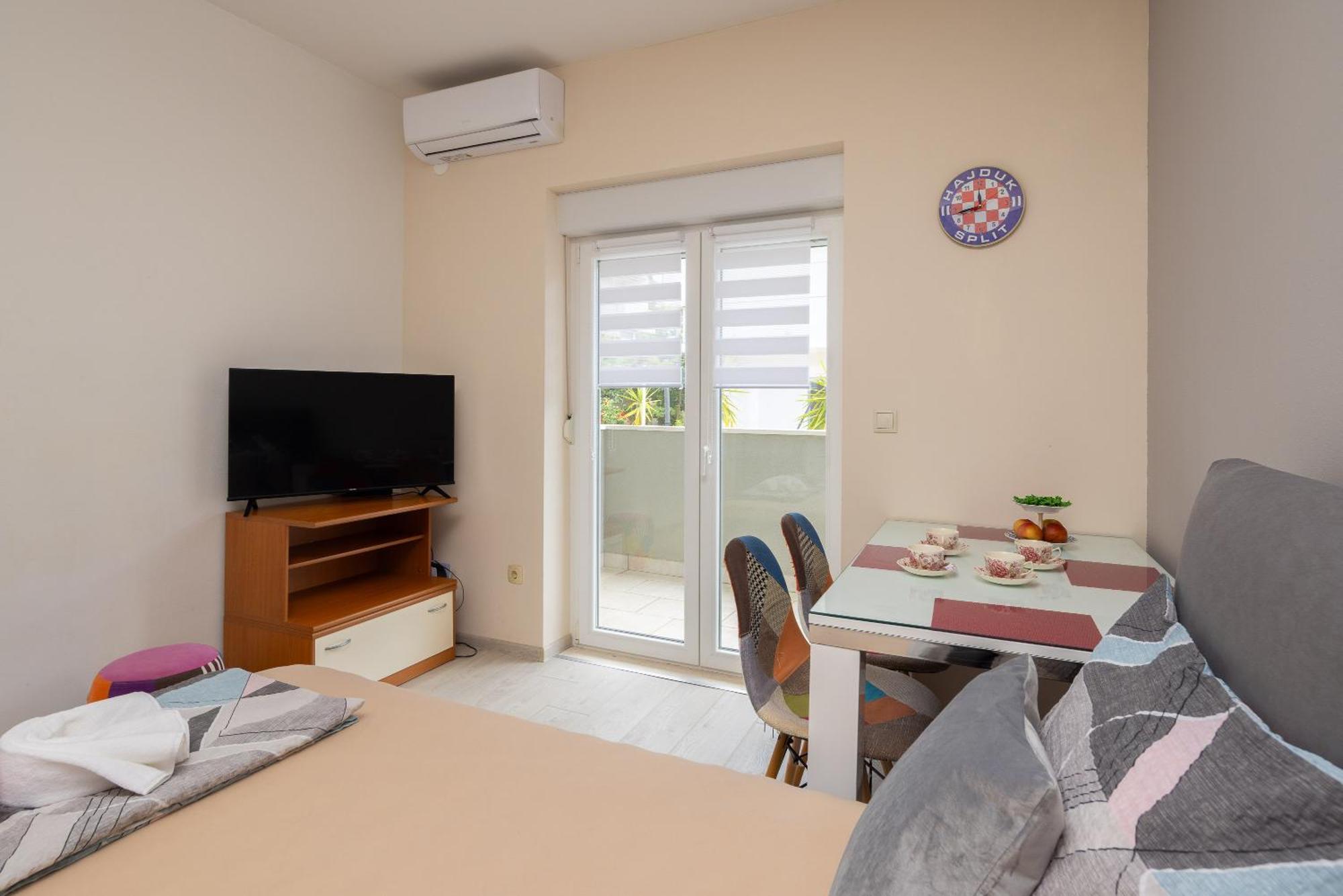 Apartments Ivan Omis Exterior photo
